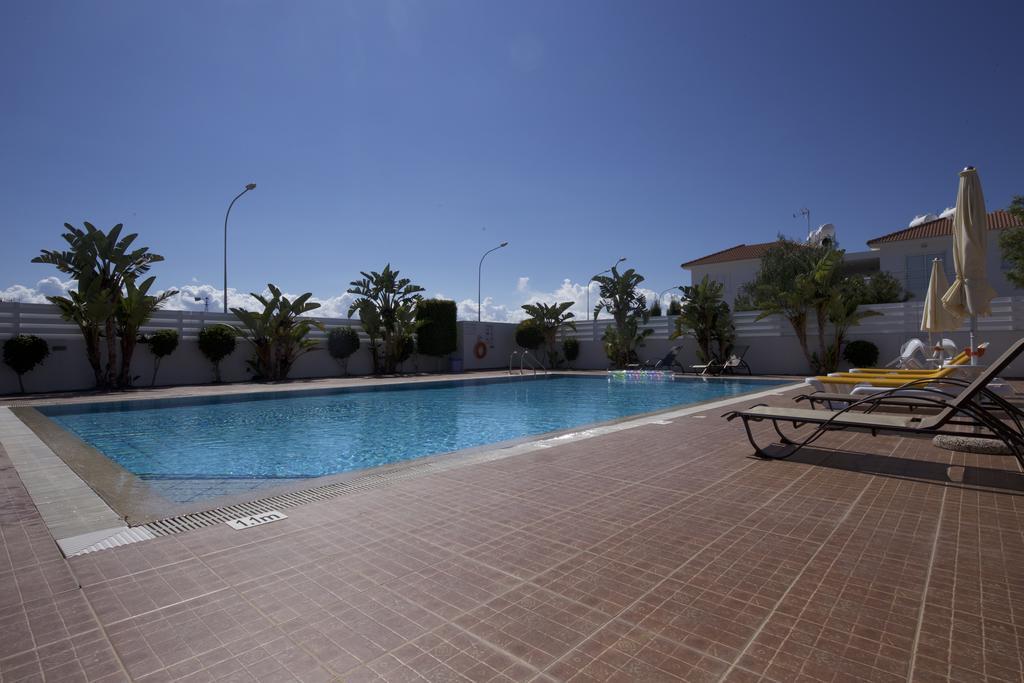 Sunny Cyprus Villa Paralimni Buitenkant foto